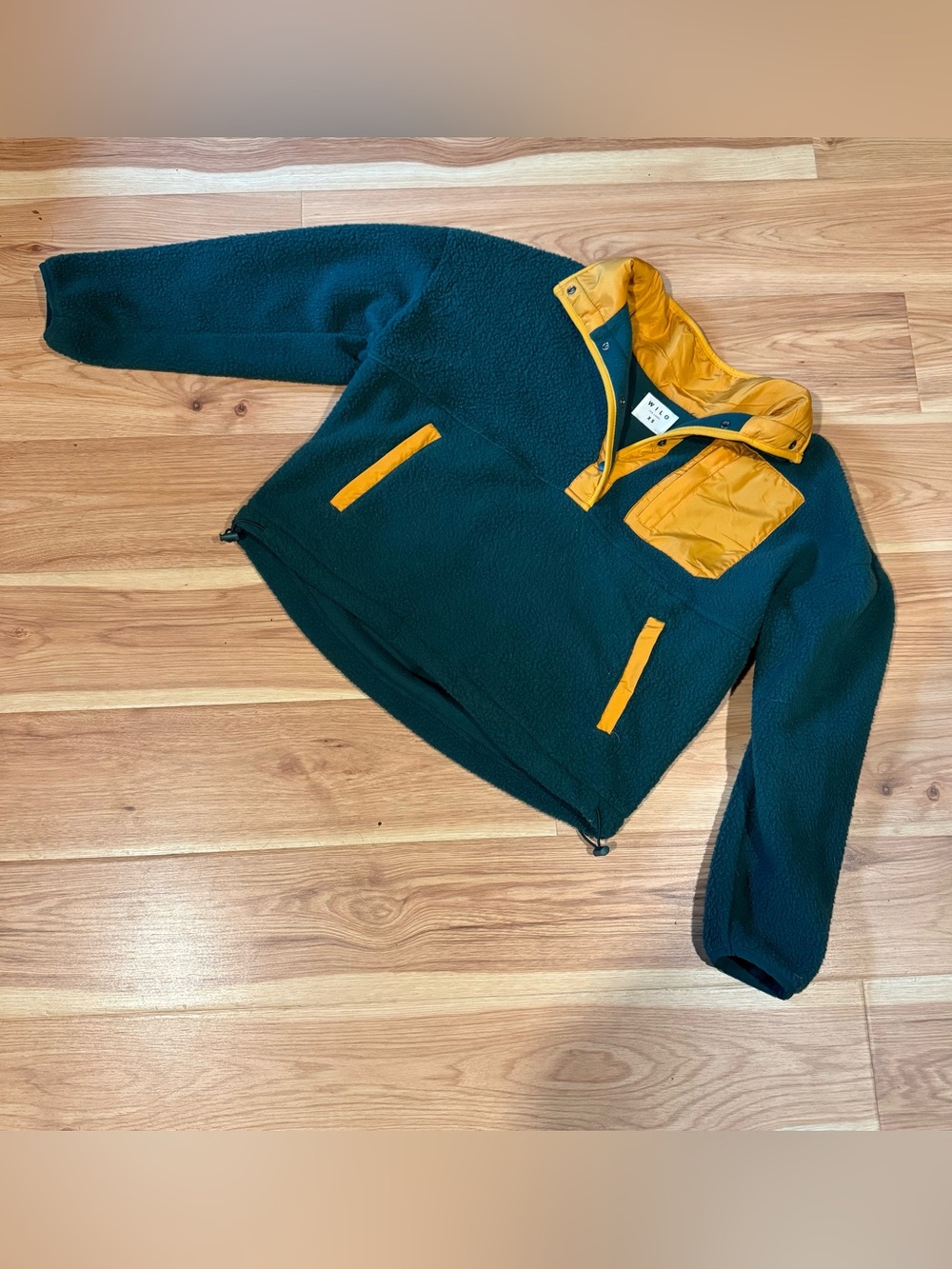 Woman Fleece Pullover with Contrast Yellow Accents